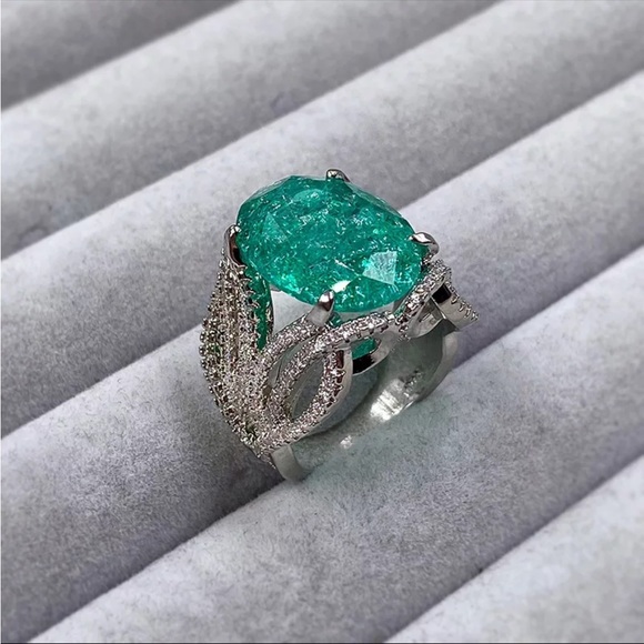 New 925 silver high-definition classic retro  oval zircon four-claw ring - Picture 3 of 7